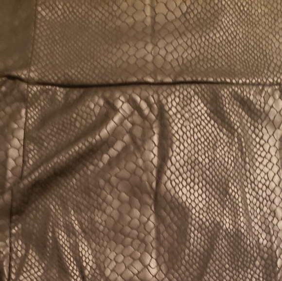 Snake skin high waisted skirt - Picture 2 of 4